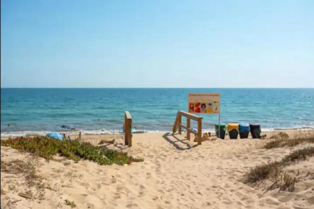 Blife Faro Beach Hostel & Rooms ภายนอก รูปภาพ