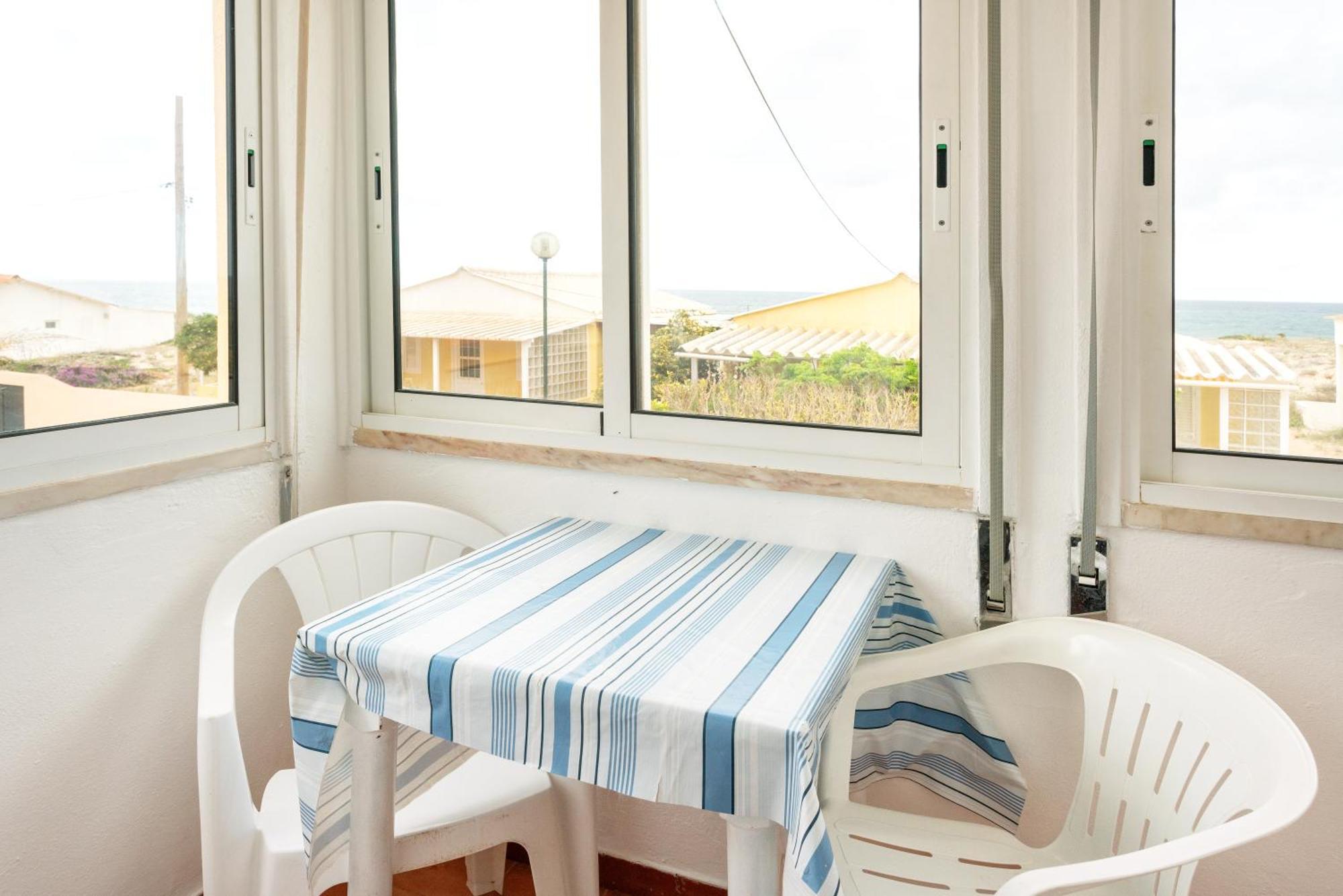 Blife Faro Beach Hostel & Rooms ภายนอก รูปภาพ