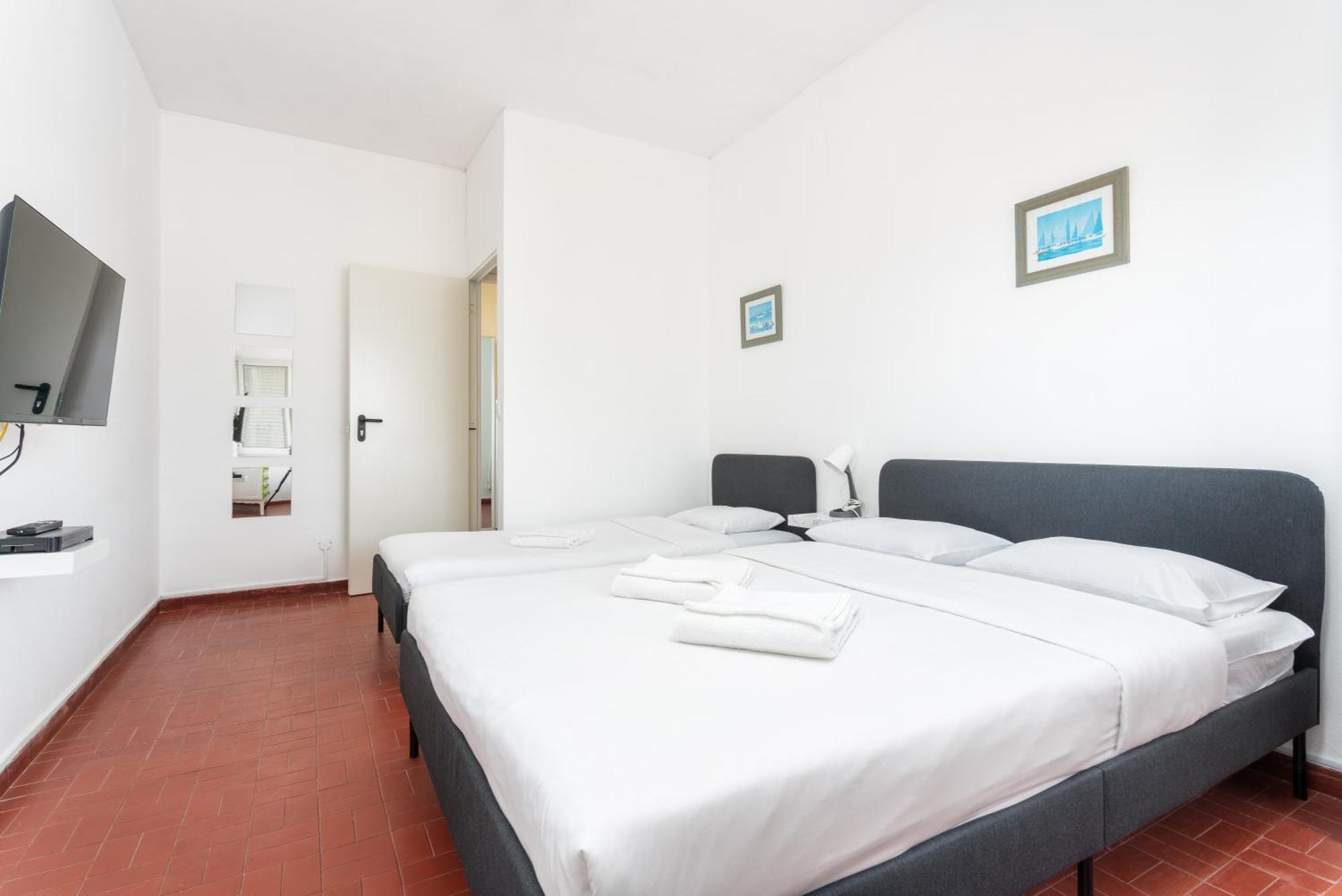 Blife Faro Beach Hostel & Rooms ภายนอก รูปภาพ
