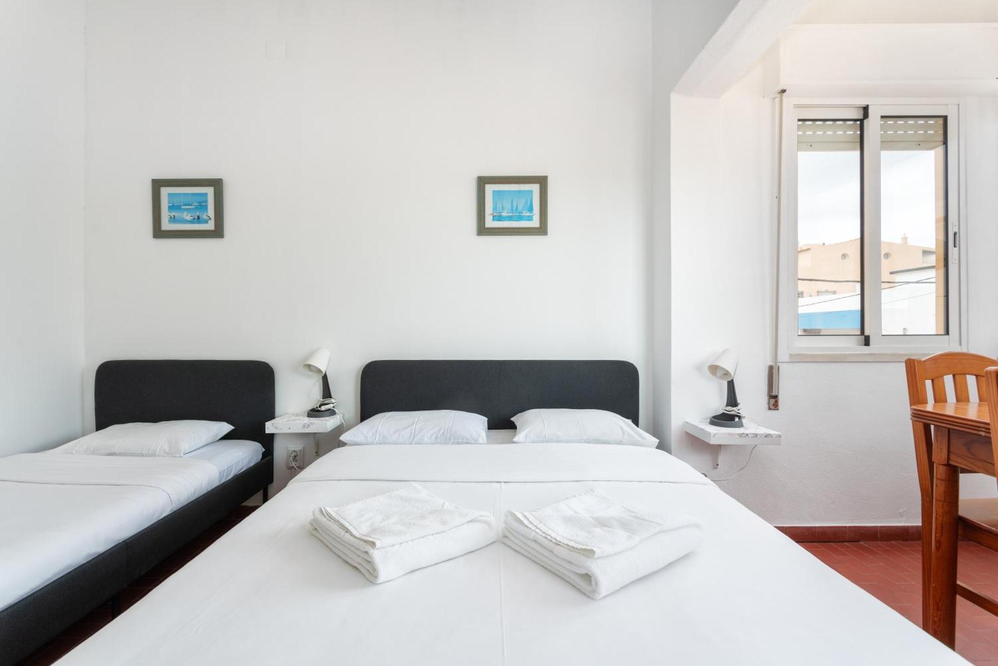 Blife Faro Beach Hostel & Rooms ภายนอก รูปภาพ