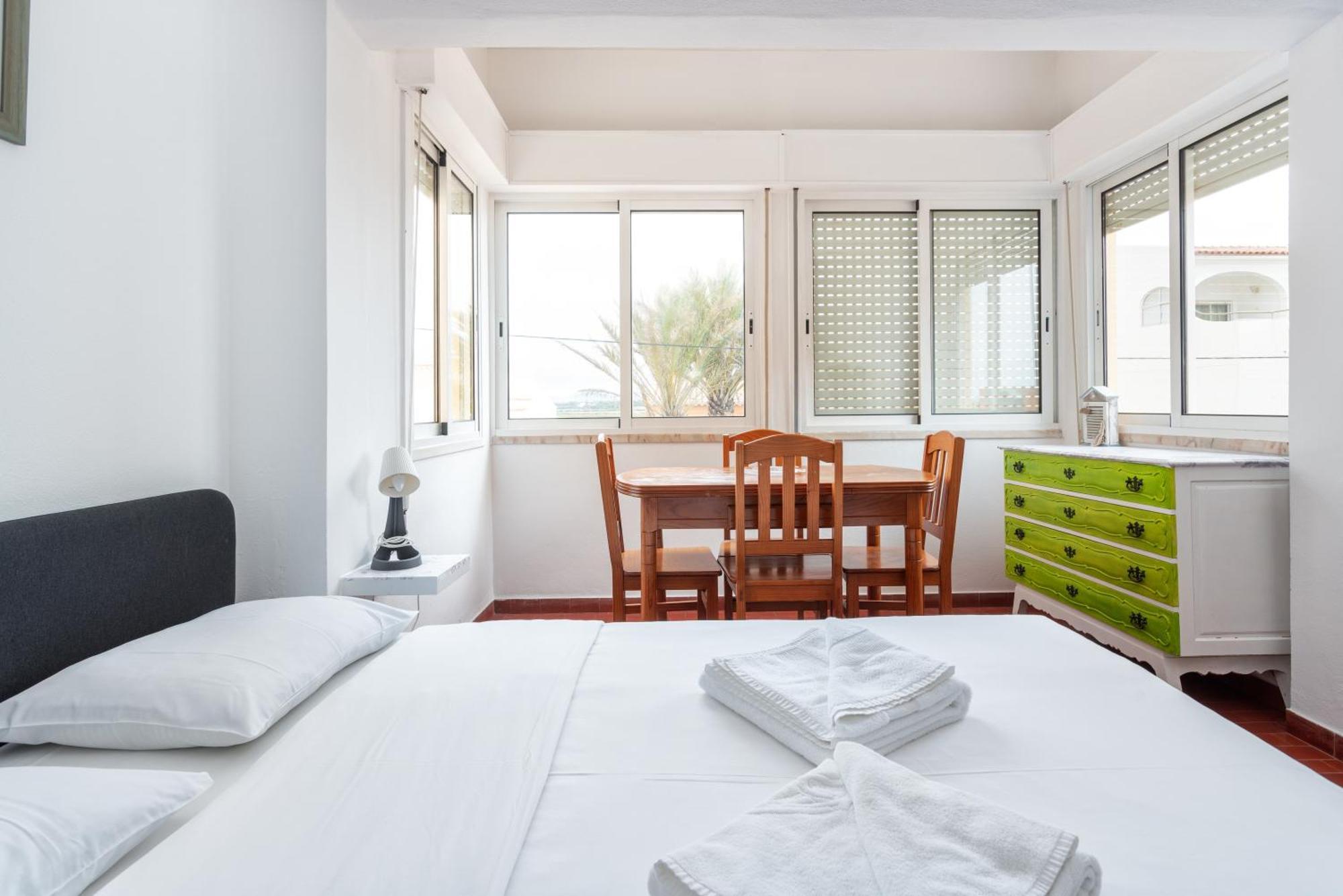 Blife Faro Beach Hostel & Rooms ภายนอก รูปภาพ
