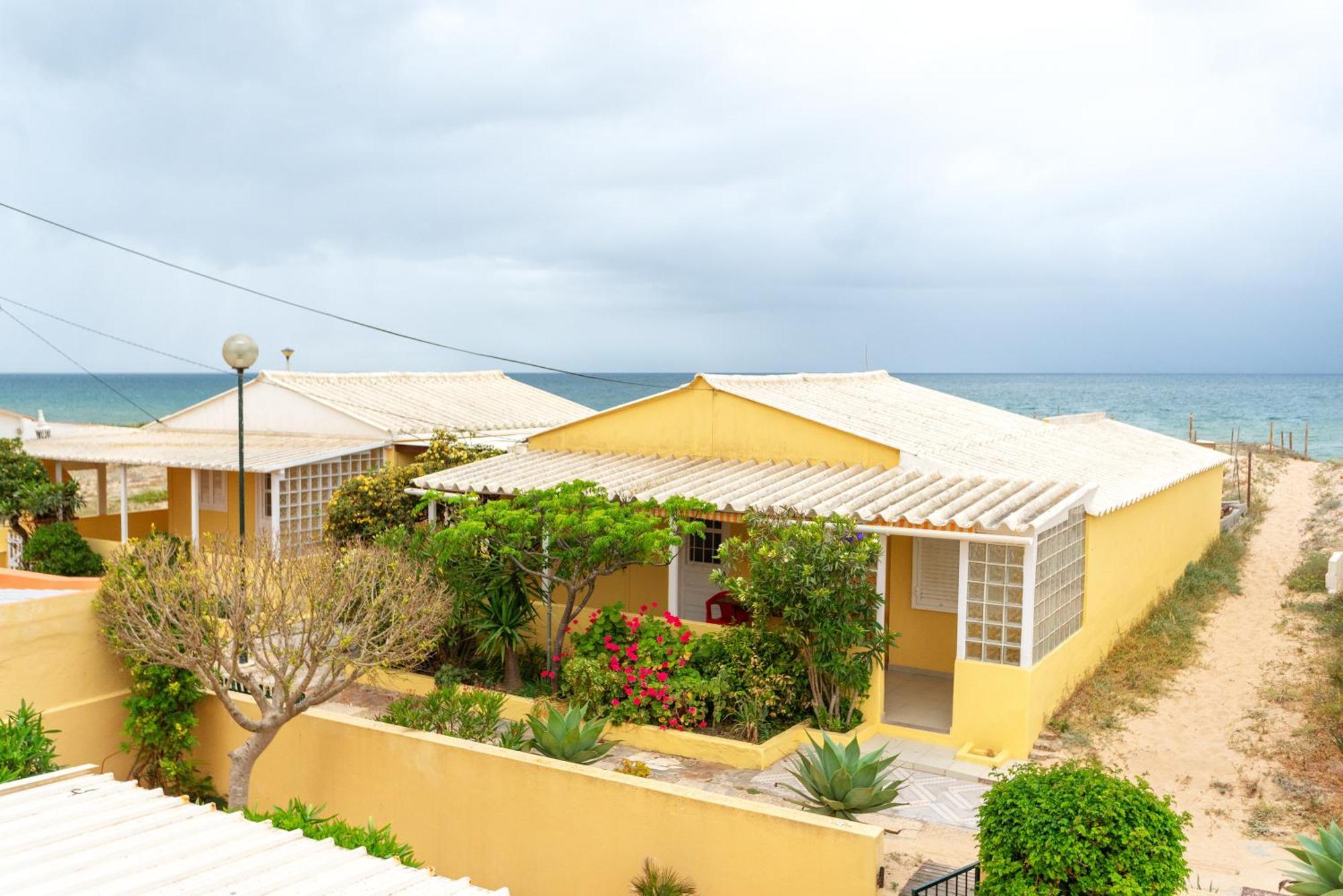 Blife Faro Beach Hostel & Rooms ภายนอก รูปภาพ