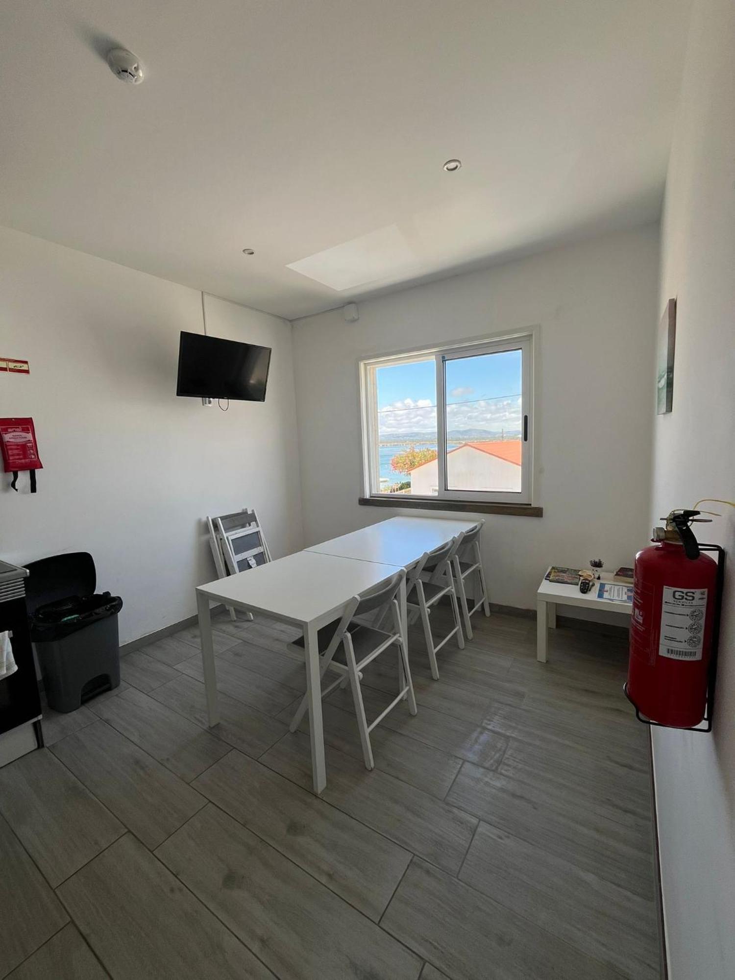 Blife Faro Beach Hostel & Rooms ภายนอก รูปภาพ